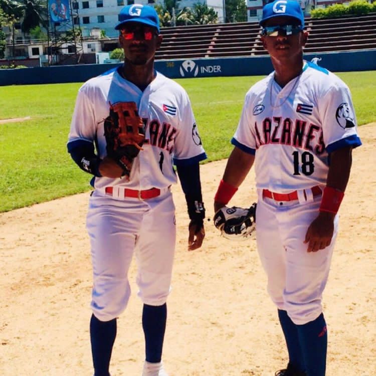 Roel y Raico Santos jugarán en el beisbol mexicano