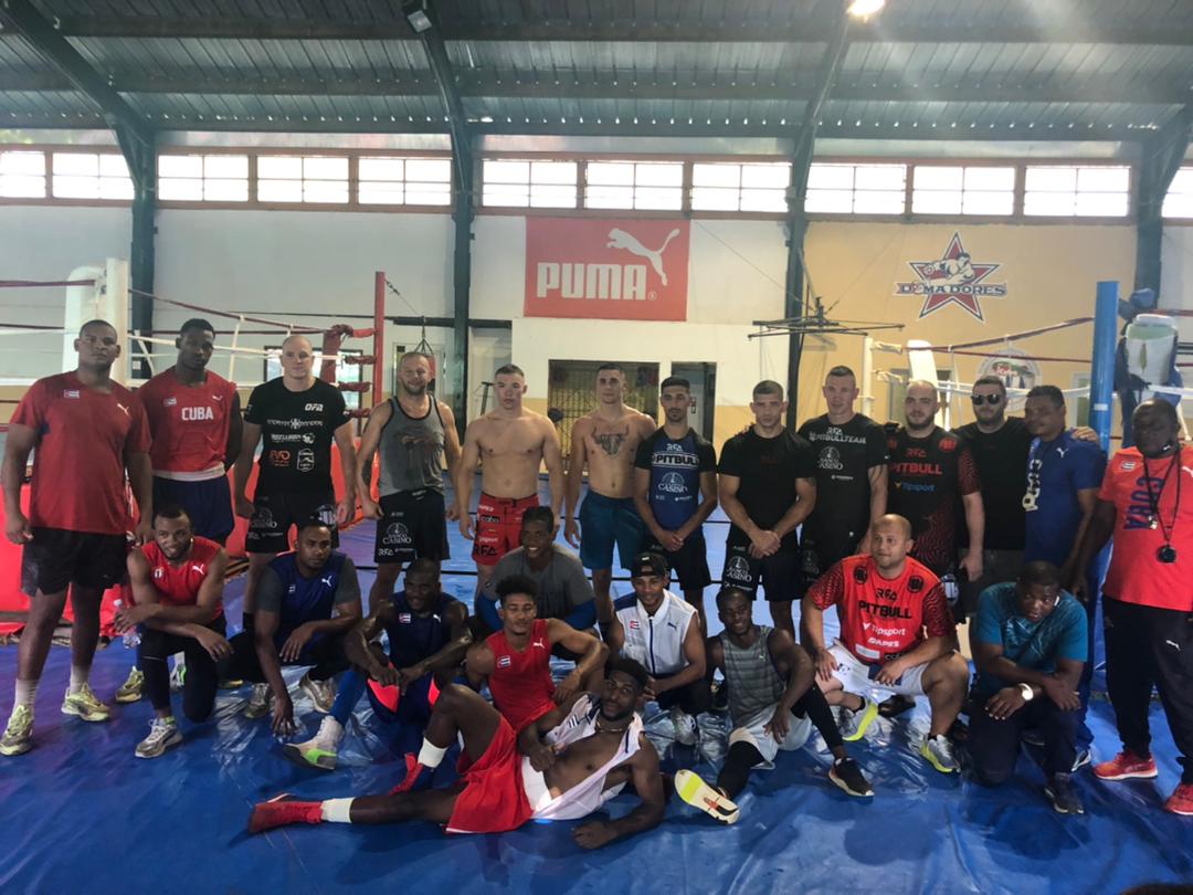 Delegación eslovaca de boxeo intercambia con púgiles cubanos en la Escuela Nacional de Boxeo